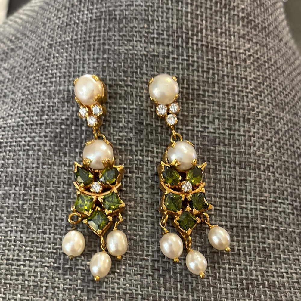 Vtg elegant fancy gold plated genuine pearls green
white stones dangle earrings
